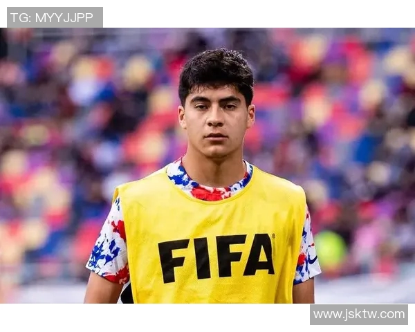 新晋中锋推荐足球明星助力年轻球员崭露头角与成长之路 新晋中锋推荐足球明星助力年轻球员崭露头角与成长之路