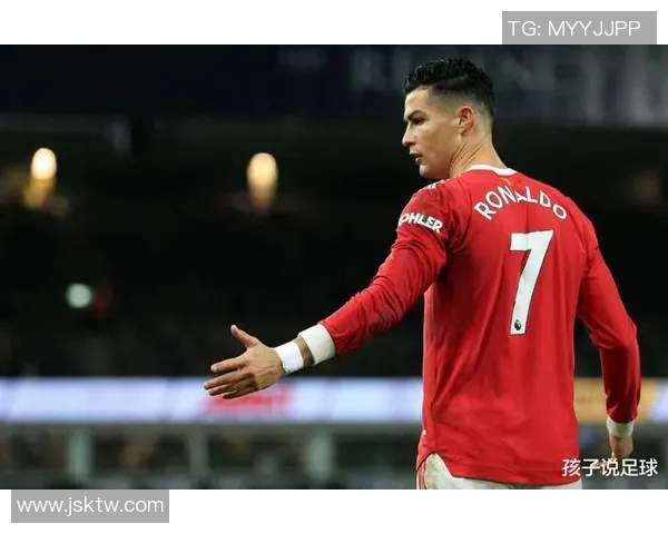 现役13号球衣足球明星的传奇故事与场上风采解析