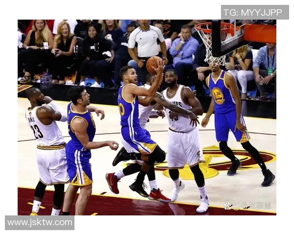 勇士与老鹰激战正酣NBA视频直播精彩瞬间回顾与分析 勇士与老鹰激战正酣NBA视频直播精彩瞬间回顾与分析